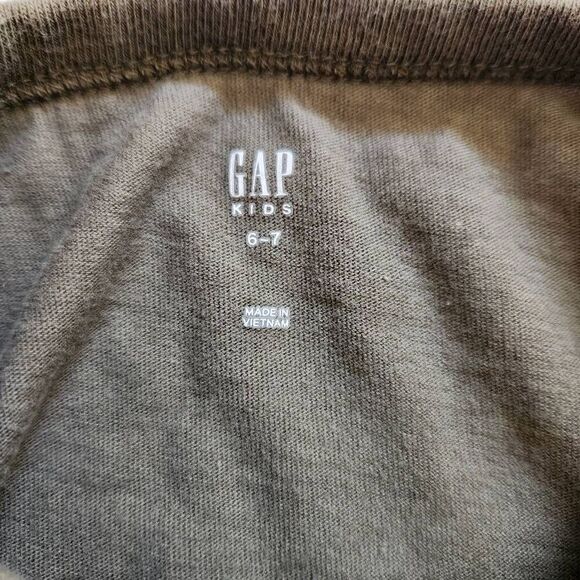 Gap boys 6-7 year army green triceratops dinosaur short sleeve t-shirt - Picture 3 of 4